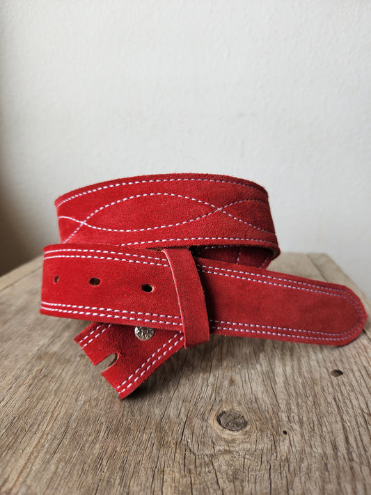 Simplicity Belt in Scarlet Suede